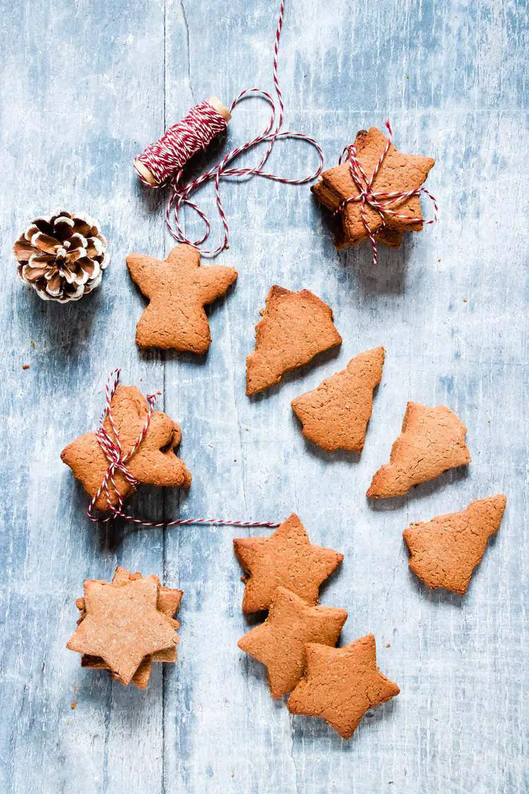 Pierniczki świąteczne cookies cut out into christmas shapes