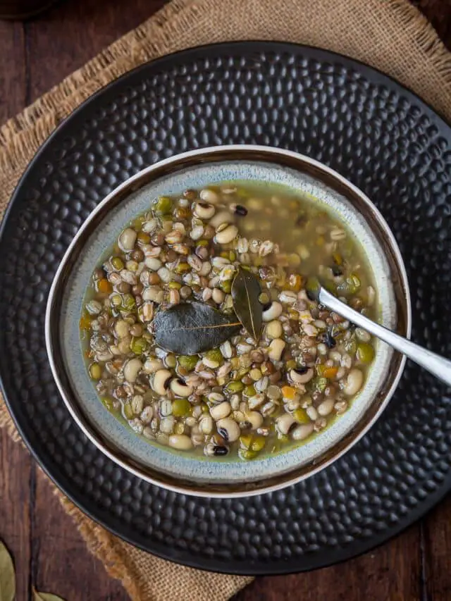 Healthy Tuscan Beans & Lentil Soup