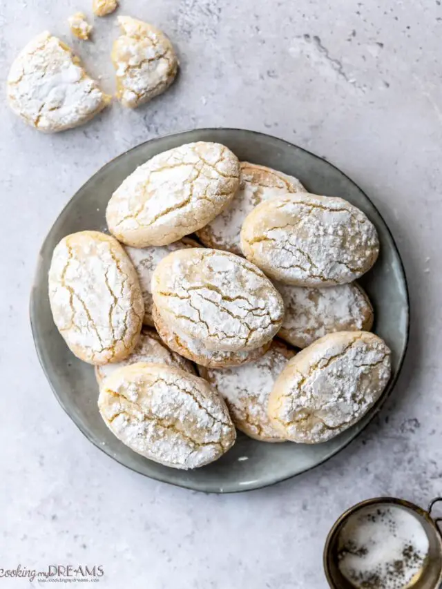 Ricciarelli Almond Cookies