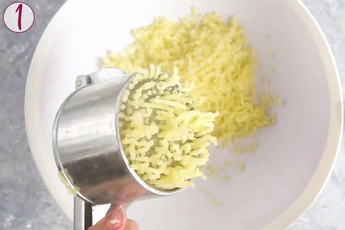 how to make gnocchi, mash the potatoes