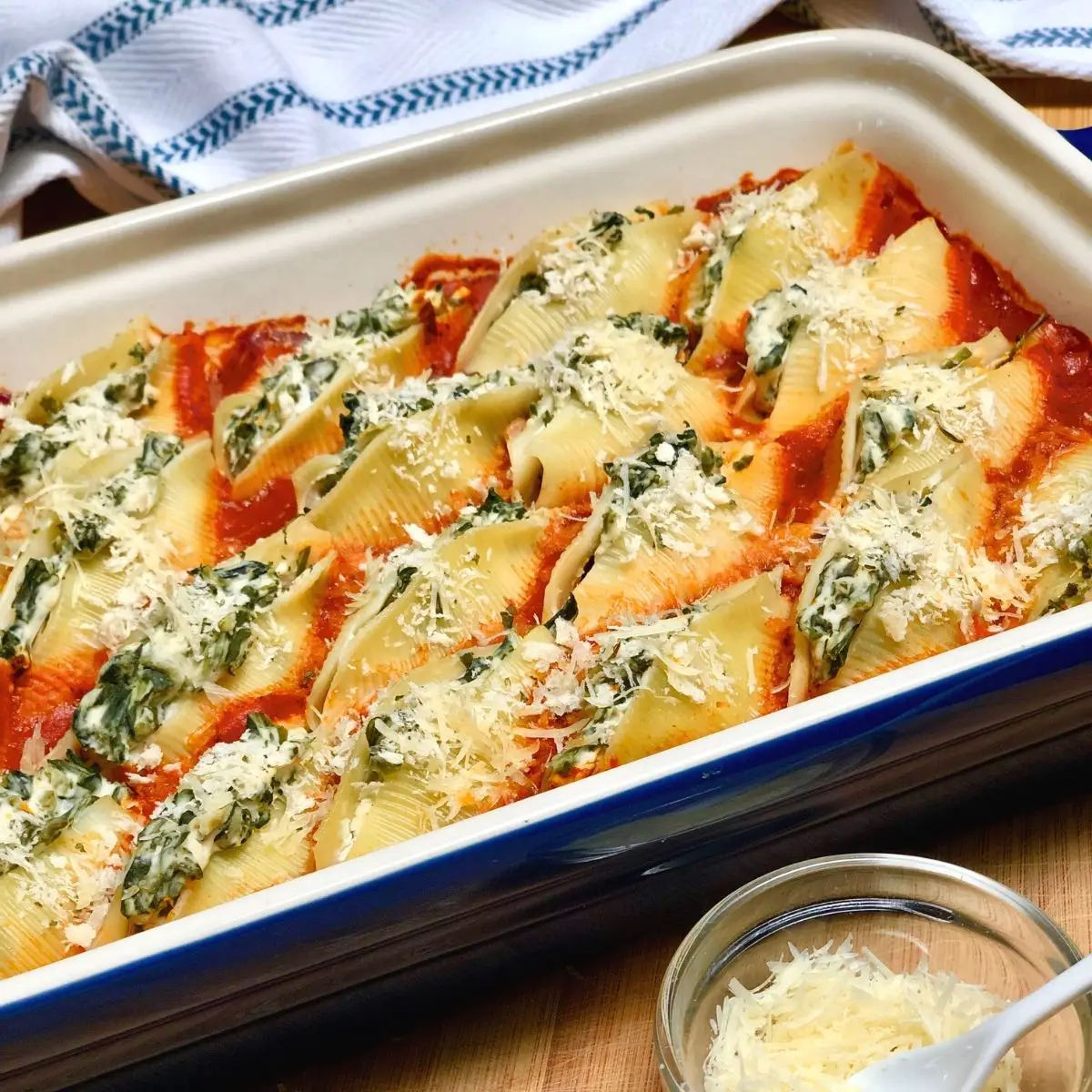 The most delicious vegan stuffed shells with spinach and cheese, baked in a rich marinara sauce..