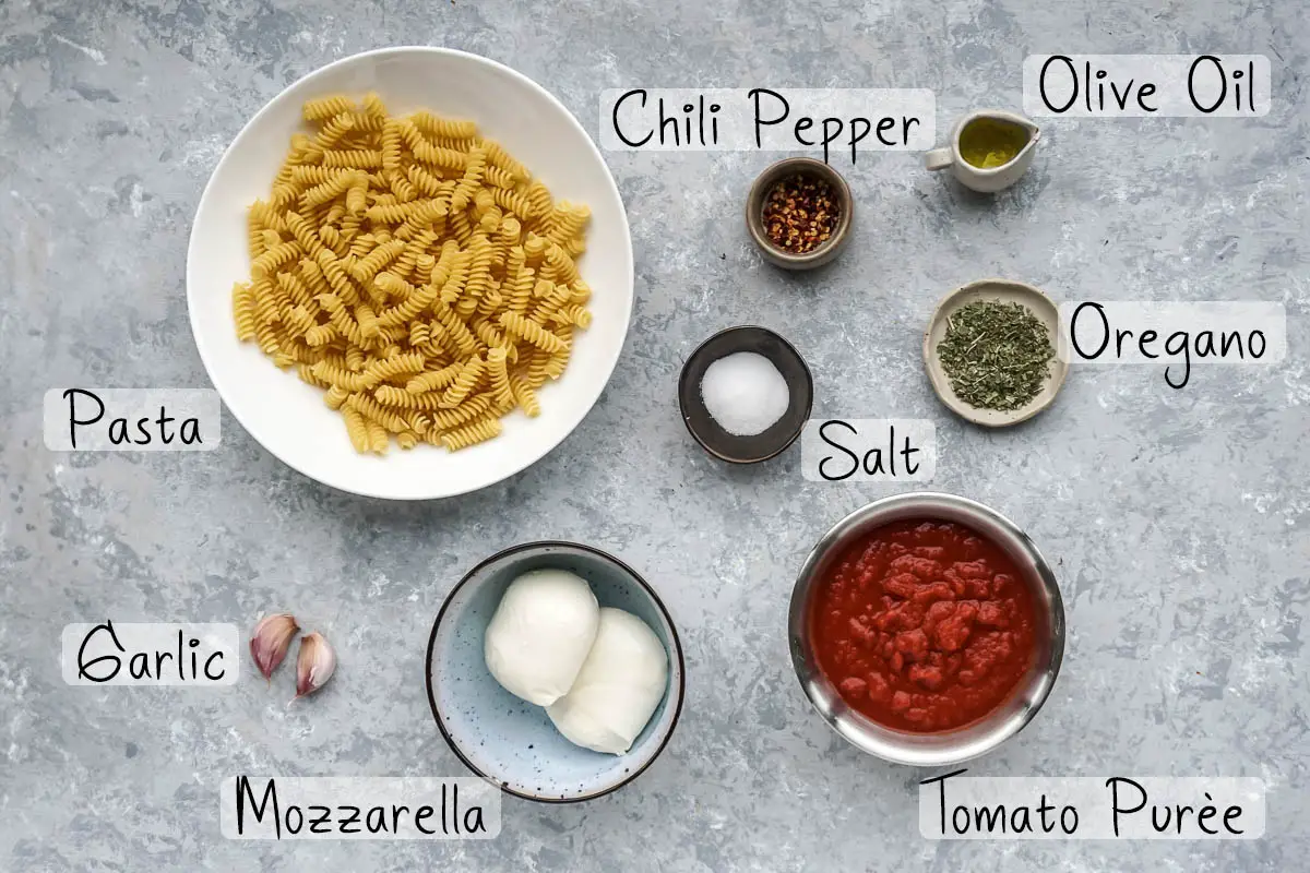 ingredients to make pizzaiolo pasta.