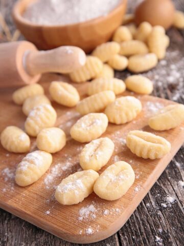 potato gnocchi on a wooden board.