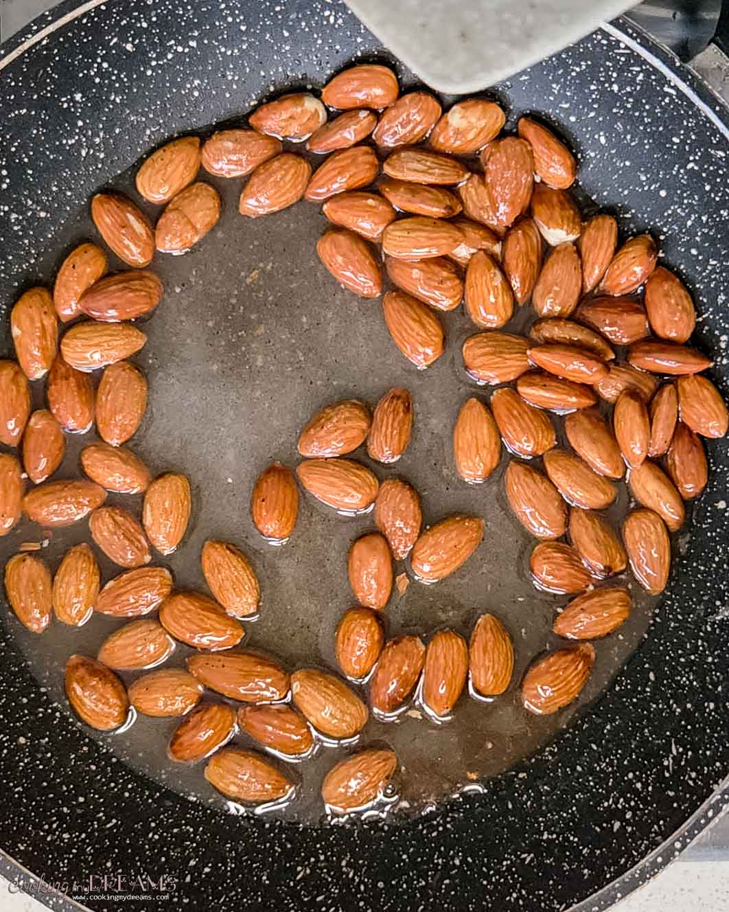 sugar slowly melts in water in the pan.