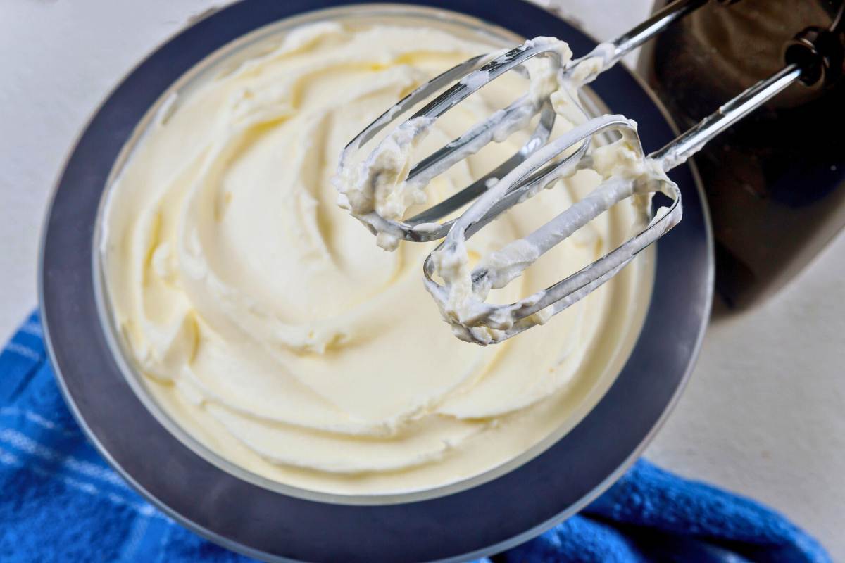 electric whisks whipping up the mascarpone cream.
